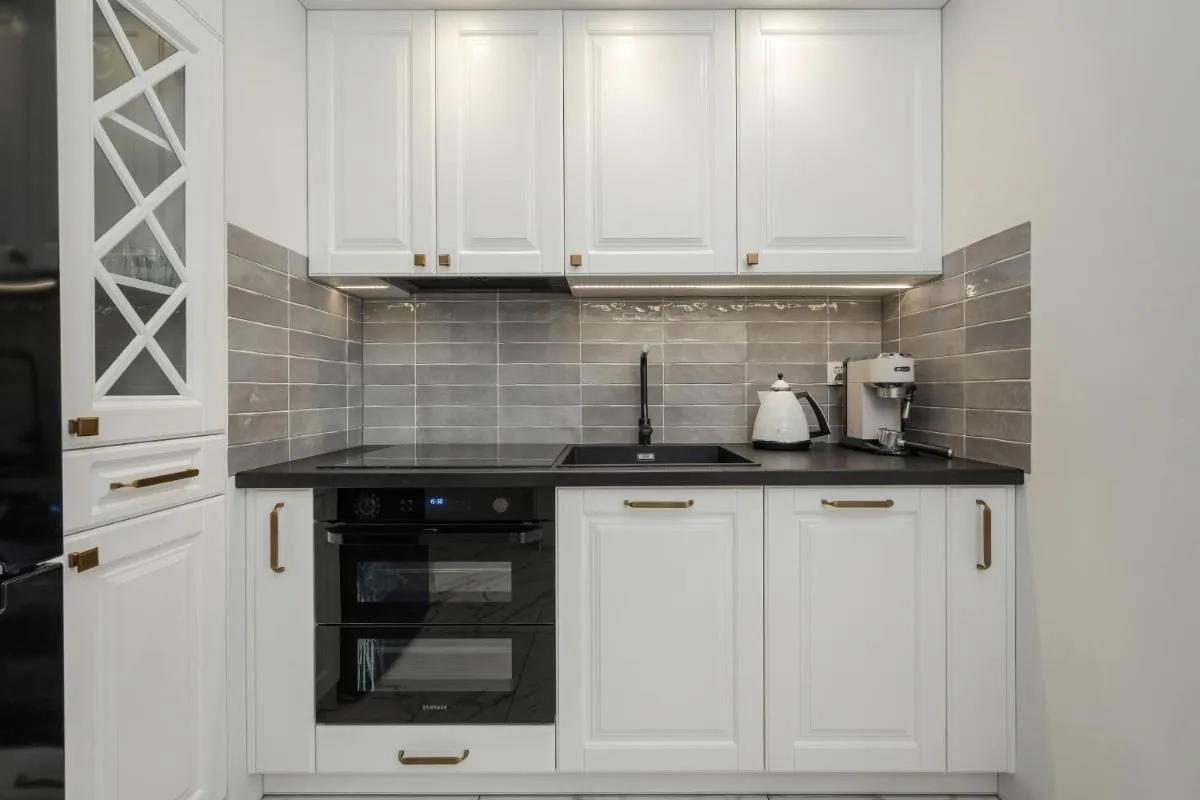 Image 2 of Modern Classic Studio Apartment in Kępa Mieszczańska by Noclegi Renters
