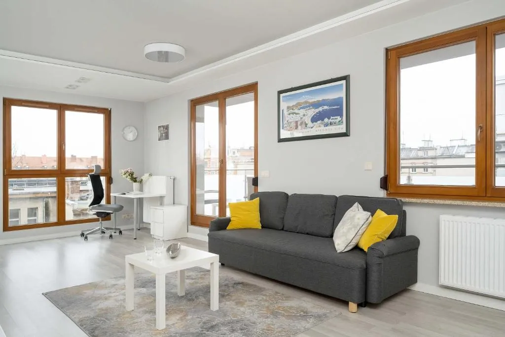 Image of Nowoczesny Apartament Blisko Rzeki we Wrocławiu z Biurkiem i Parkingiem by Noclegi Renters