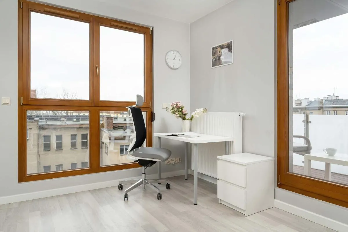 Image 6 of Nowoczesny Apartament Blisko Rzeki we Wrocławiu z Biurkiem i Parkingiem by Noclegi Renters