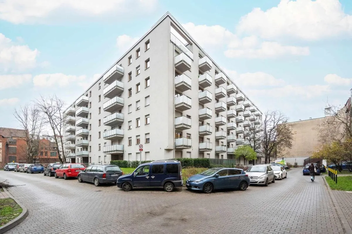 Image 4 of Nowoczesny Apartament Blisko Rzeki we Wrocławiu z Biurkiem i Parkingiem by Noclegi Renters