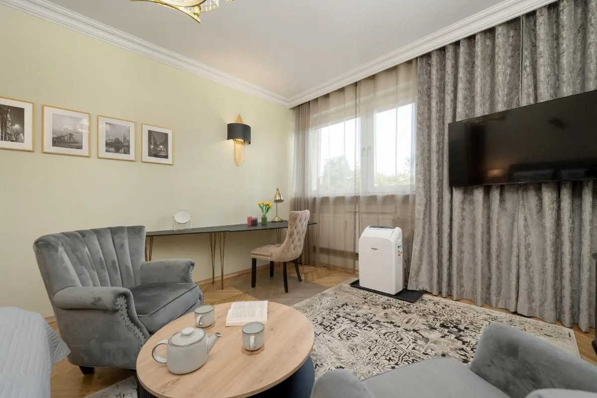 Image 1 of Przestronne Studio Blisko Starego Miasta by Noclegi Renters