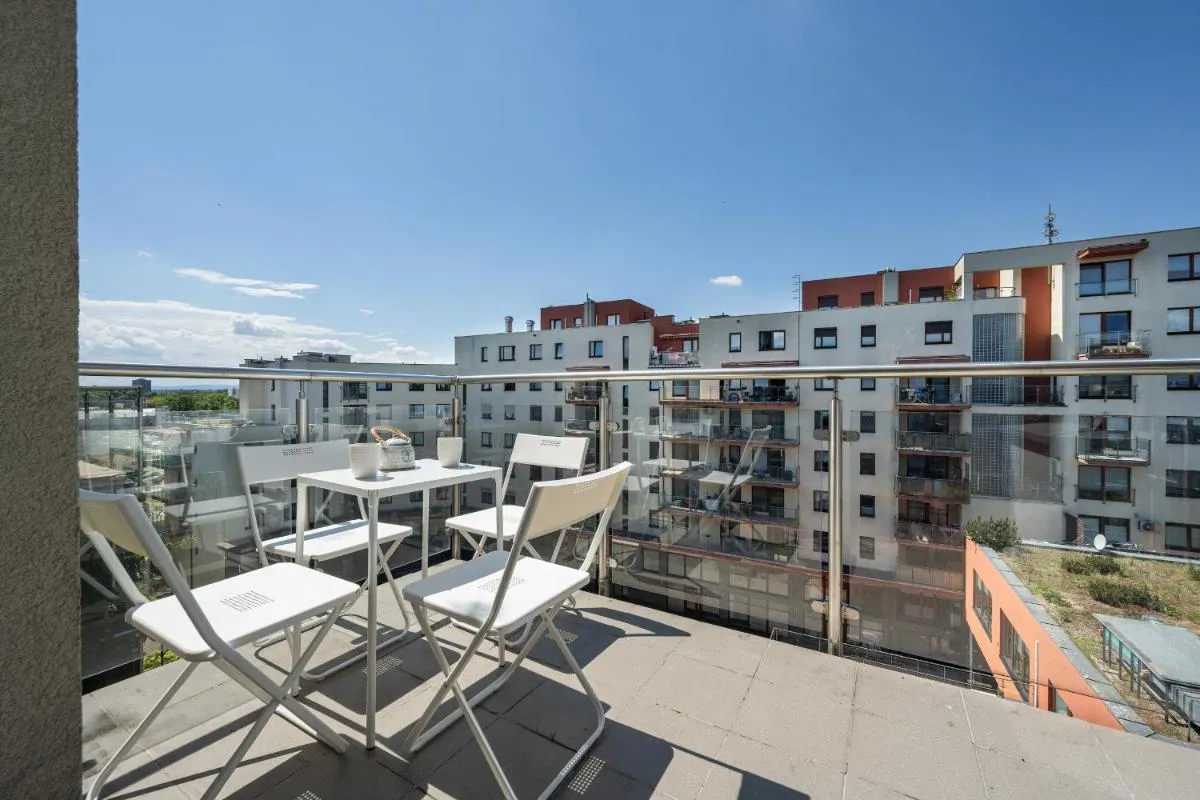 Image 1 of Przytulny Apartament z Parkingiem Partynice we Wrocławiu by Noclegi Renters