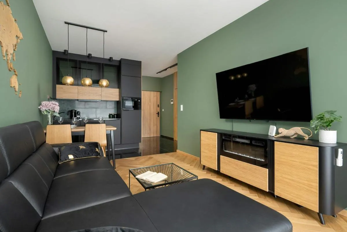 Image 4 of Quorum Apartment with Parking and Air Conditioning close to the City Center in Wrocław by Renters Prestige
