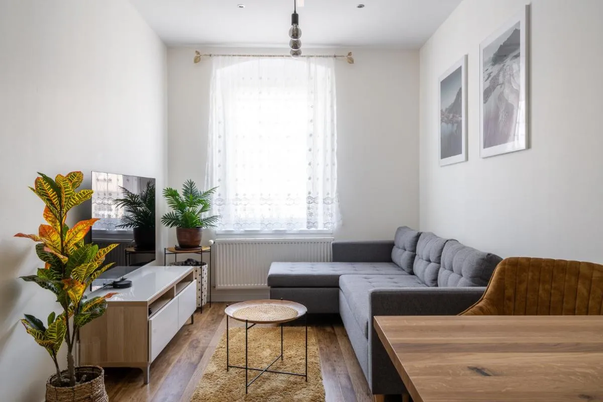 Image 2 of RentPlanet – Apartament Nowowiejska