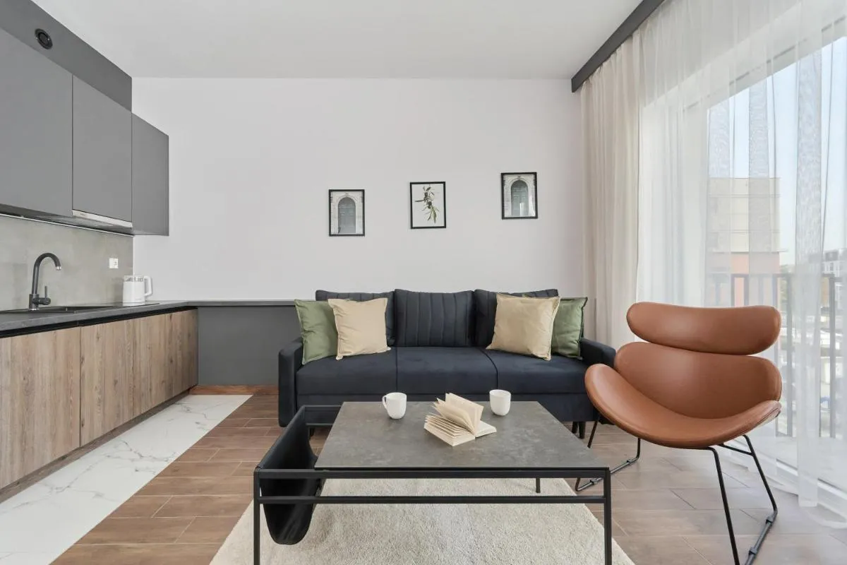 Image 3 of Rent like home – Spacious Studio with Balcony Słonimskiego 2