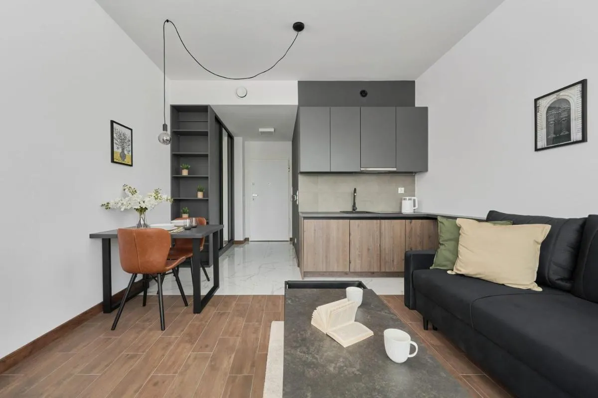 Image 4 of Rent like home – Spacious Studio with Balcony Słonimskiego 2