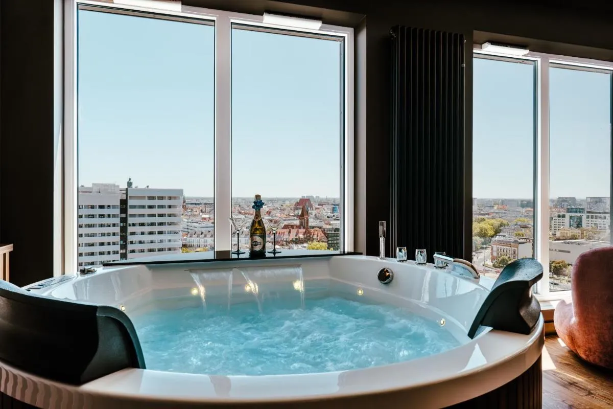 Image 2 of SAUNA JACUZZI River View QUORUM Apartment