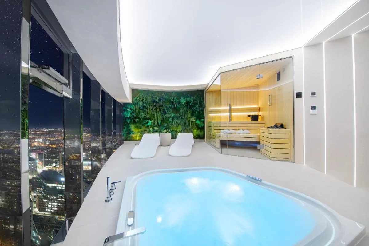 Image 2 of Sky Tower – 48 Piętro Penthousy z Prywatna SPA – ADULT ONLY