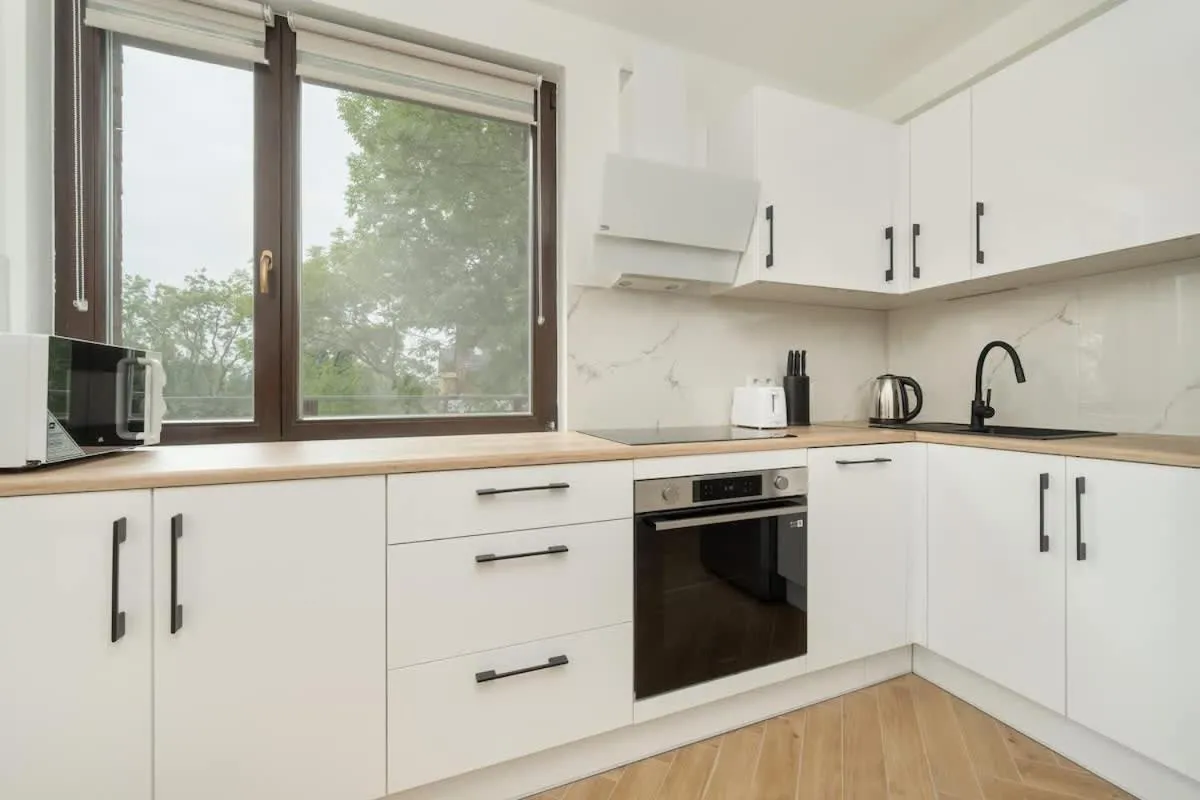 Image 2 of Spacious Apartment for 11 with 5 Bedrooms in Wrocław by Noclegi Renters