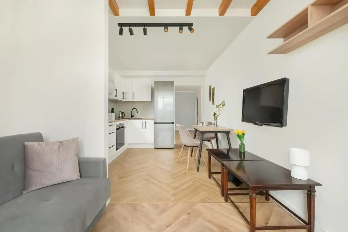 Image 5 of Spacious Apartment for 11 with 5 Bedrooms in Wrocław by Noclegi Renters