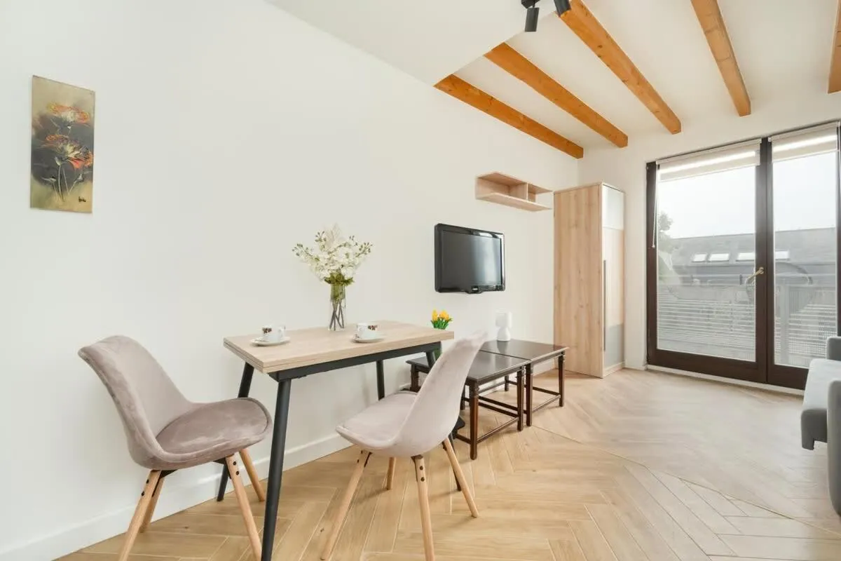 Image 6 of Spacious Apartment for 11 with 5 Bedrooms in Wrocław by Noclegi Renters