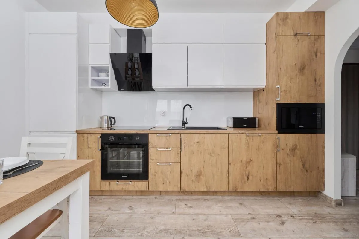 Image 3 of Spacious Apartment suitable for Remote Work with Balcony & Parking by Noclegi Renters