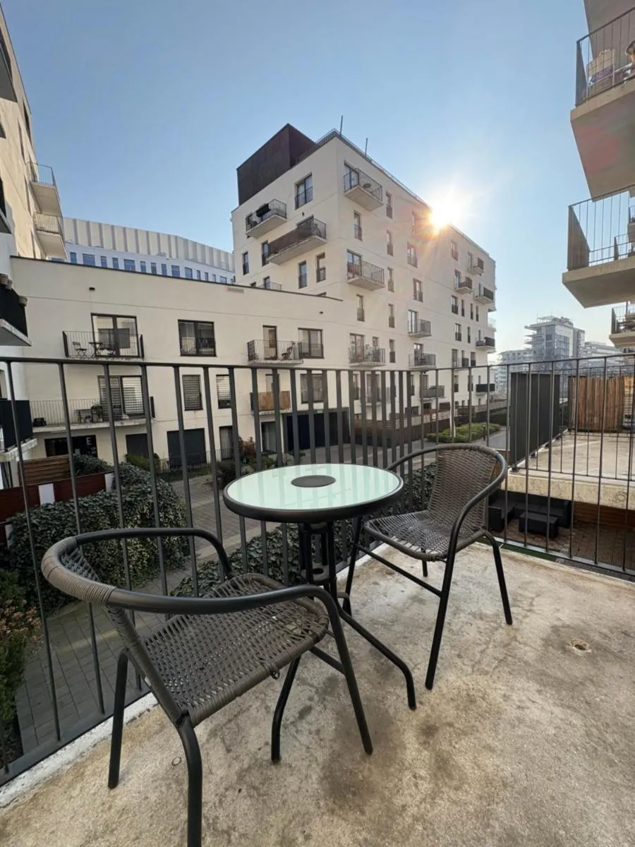 Image 2 of The Grand Martini Apartment – Family & Work Space – 2 Bedrooms, 2 Bathrooms, 2 Parking Places – Twoja przestrzeń dla rodzin i biznesu – everything you need for work and family comfort