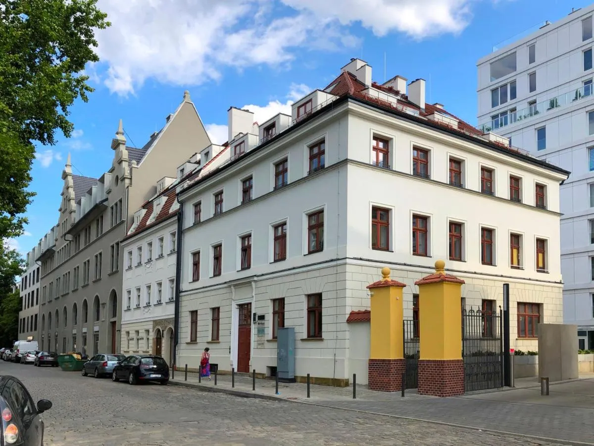 Image 5 of Tom Sawyer’s Old Town Apartment
