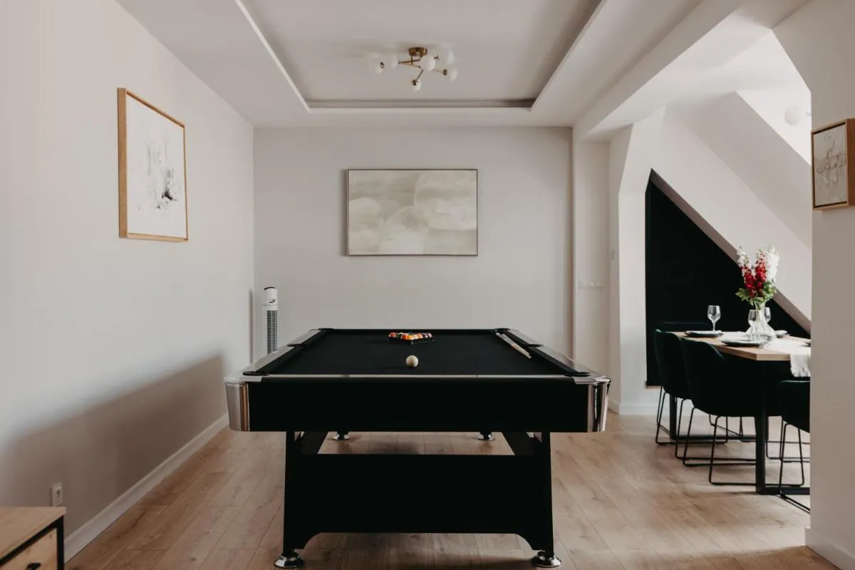 Image 4 of Uniwersytecka 27 – Przestronny apartament na Wrocławskiej Starówce – 3 sypialnie, sauna, billard – Fair Rentals