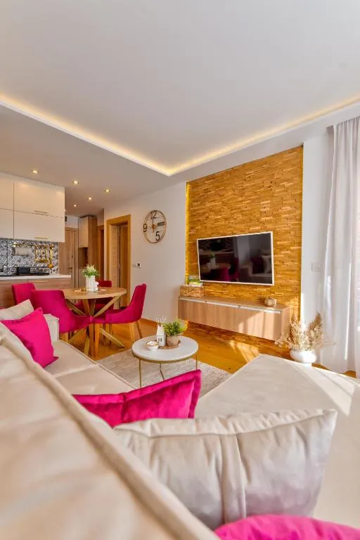 Image 1 of Apartman Pino Doro Vila Onore
