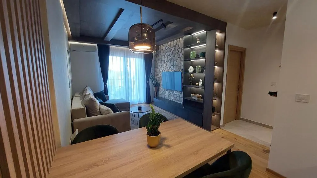 Image 1 of Apartment Queen 735