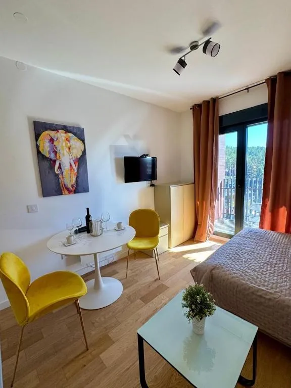 Image 1 of Balkan,Sunny, Cozy, New