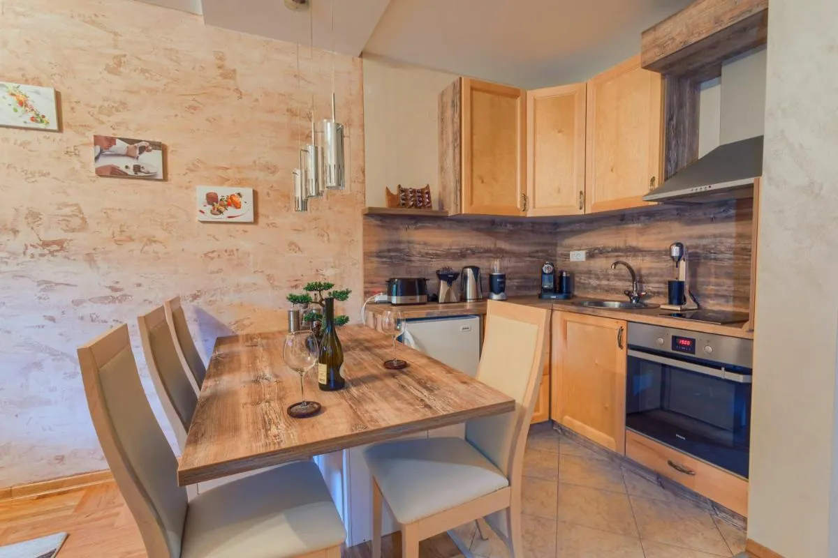 Photo 4 of Diamond Apartments