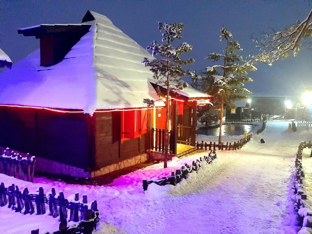 El Paso City, Zlatibor – Unique Wooden Cottages, Treehouse, Wild West Rooms, accommodation 1-6 people
