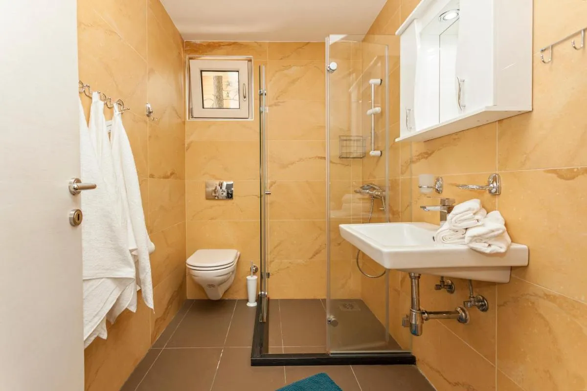 Photo 3 of Goldpine Apartments