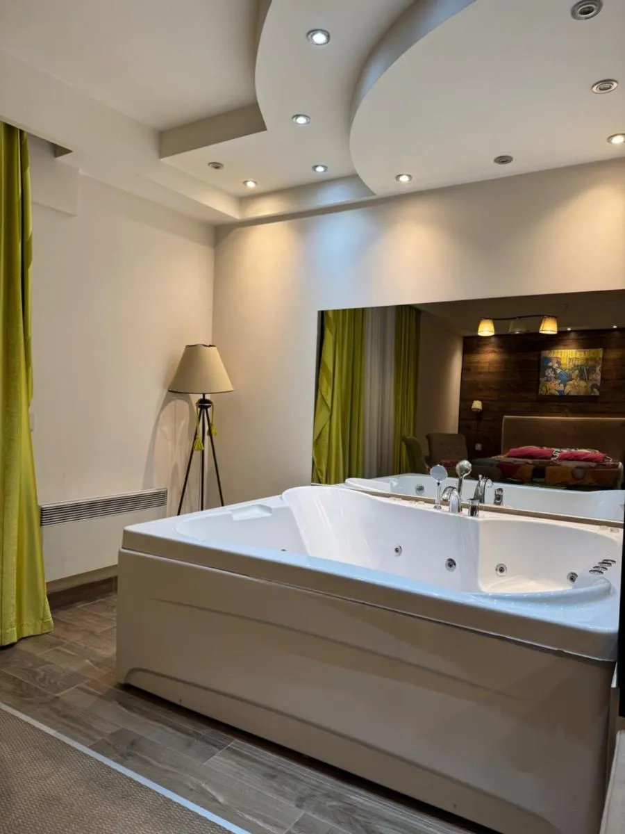Photo 3 of Jacuzzi In Bedroom Elegance Apartments