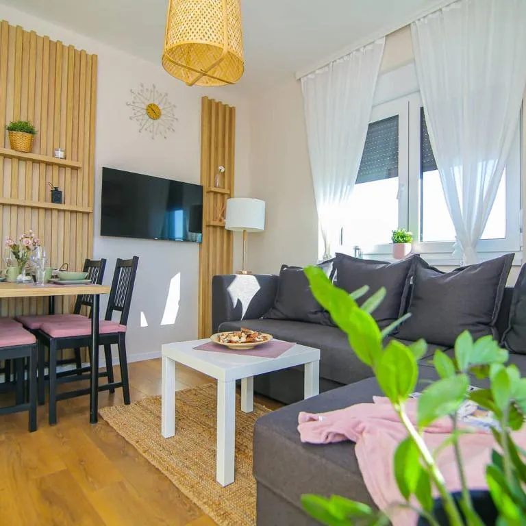 Narcis 17 – novonamesteni apartman sa prelepim pogledom na Tornik